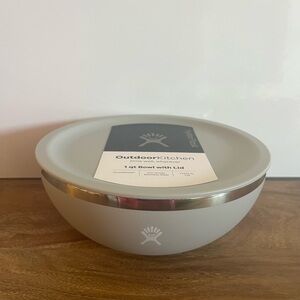 Hydro Flask Outdoor Kitchen 1 Quart Serving Bowl with Lid - New with tag